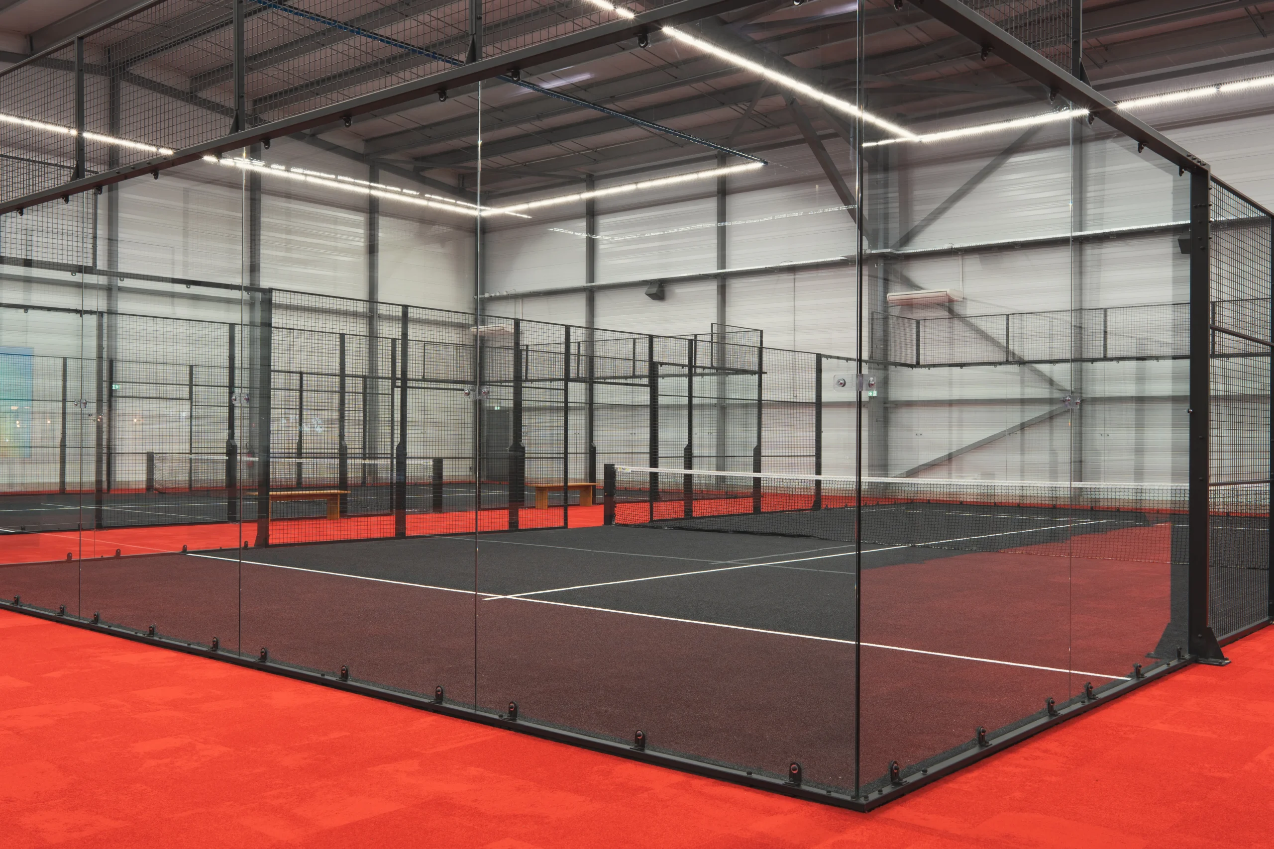 Piste de padel indoor climatisée, Atlas Padel, club de padel indoor, Saint-Geours-de-Maremne, dans les Landes
